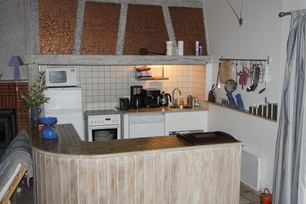 Gites Du Vieux Presbytere Baguer-Pican Luaran gambar