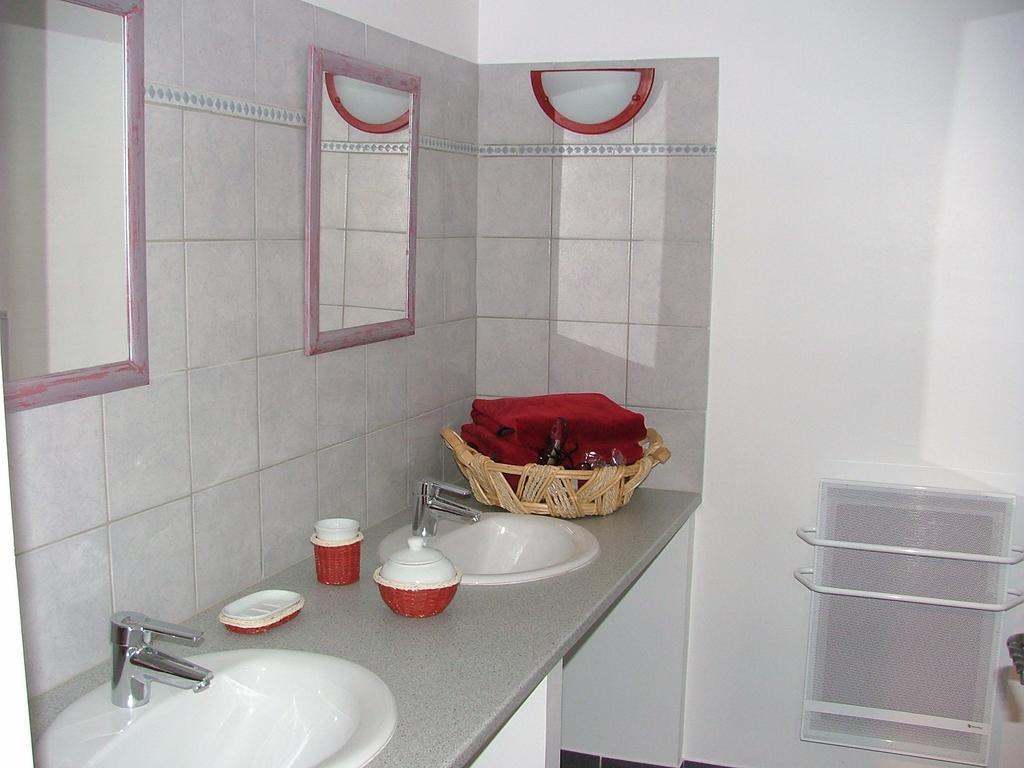 Gites Du Vieux Presbytere Baguer-Pican Luaran gambar
