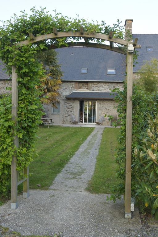Gites Du Vieux Presbytere Baguer-Pican Luaran gambar